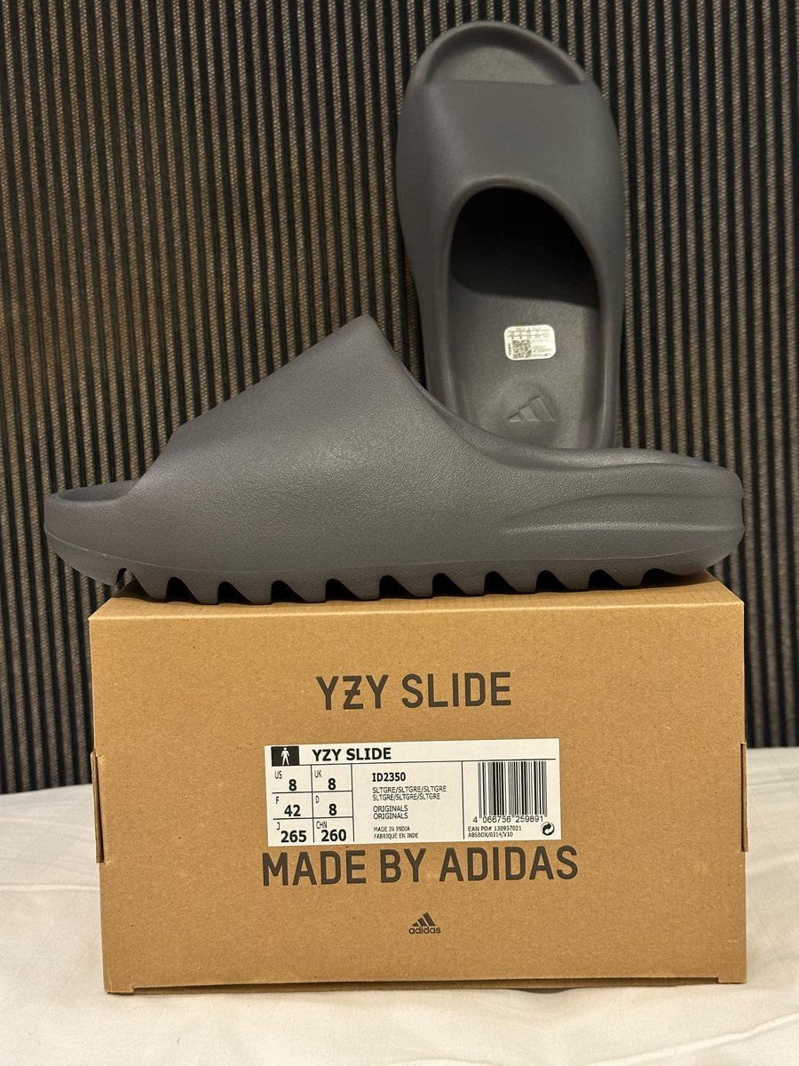__mikayscart's tweet photo. NOT KPOP RELATED ~ HELP RT

❗️CAN DO 3 MONTHS INSTALLMENT❗️

WTS LFB ADIDAS YEEZY BOOST 350 V2 
Php 15,000.00
Size : 8

YEEZY SLIDE BLUE
Php 6,500.00

YEEZY SLIDE GRAY
Php 7,000.00

YEEZY SLIDE BLACK
Php 7,500.00

📍Tondo, Manila
💳 Gcash / Bank Transfer (Security Bank) https://t.co/s6Blu1B04m