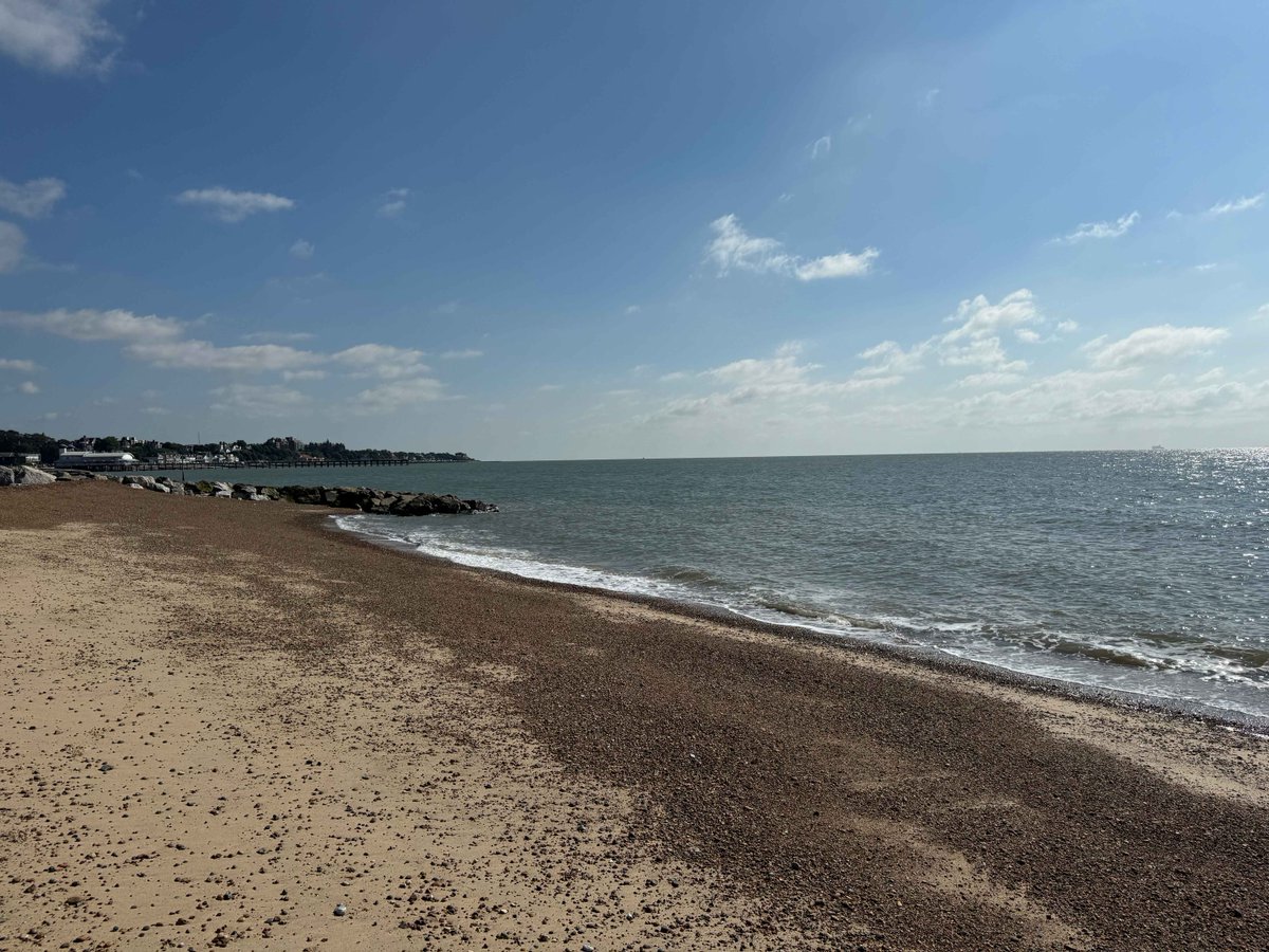 Did you guess our Monday Mystery? It was Felixstowe.

If you're looking for a seaside getaway, why not view our stylish places to stay in Felixstowe?  loom.ly/OBDFTrg