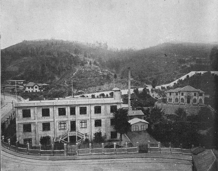 RenzoVaccarezza's tweet photo. Fábrica de chocolates del inmigrante genovés Federico Costa. 
Av. Santa Elena de Valparaíso, 1926.

@ValeriaBiagiott @ItalyinChile https://t.co/bpjUeKg0tc