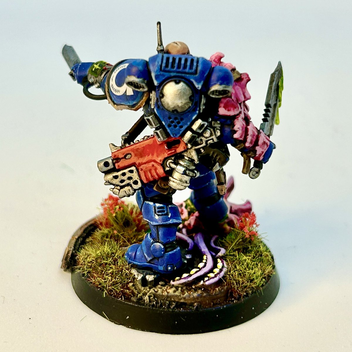 100tungamer's tweet photo. Space Marine Lieutenant from Leviathan
#warhammercommunity #warhammer40k #spacemarines #librarian #leviathan #100tungamer #gamesworkshop #gamesworkshop40k #tabletop #minipainting #eobcomplete #slaythegrey https://t.co/tuvwo5xG8L