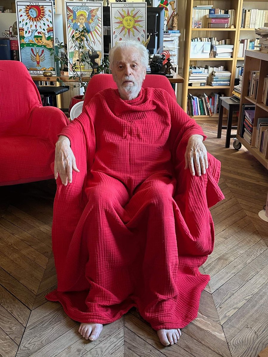 Hoy es domingo, mi día de descanso. No quiero hacer nada, solo darte siete consejos útiles y, después de un abrazo, sumergirme en una buena siesta. 

1. No dependas de ambientes ajenos, crea tu propio ambiente. 

2. Imitar es fácil, crear es difícil. 

3. Un grano de arena en el