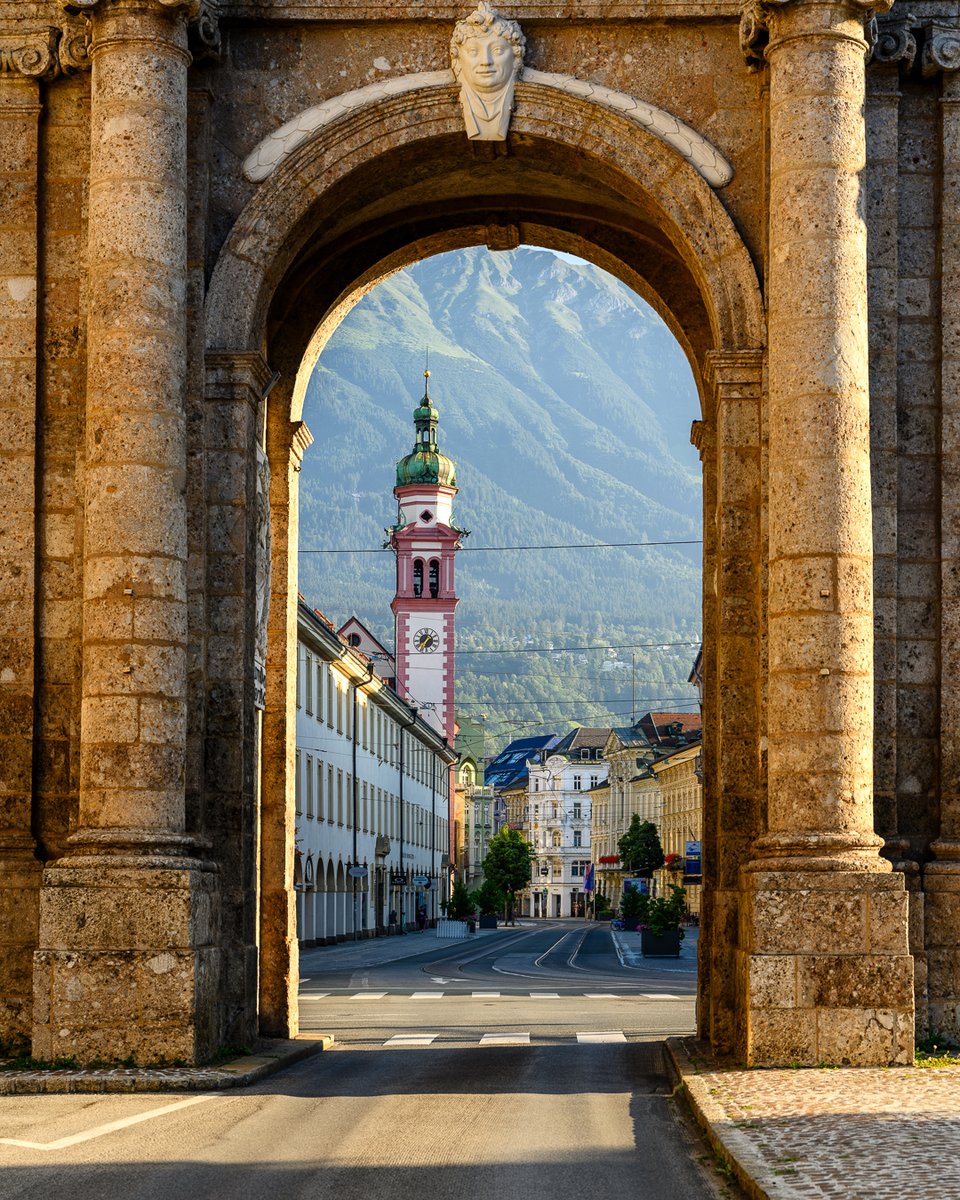 InnsbruckTVB's tweet photo. Nothing like that early morning light on a sunny summer day in the Capital of the Alps 🏛️⛰️🌞
📷: Markus Mair #myInnsbruck https://t.co/XX6iMuGjCu
