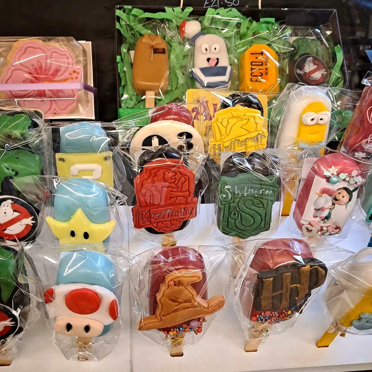 arcadeframes's tweet image. All set up and ready for @CromfordMills Comic Con. The 🌞 is out and loads of awesome stuff to do.  We're here all day till 4pm. Come find us next to Alice's Baked Creations.