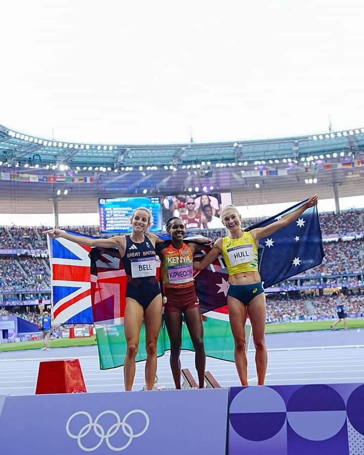 Kipyegon_Faith's tweet image. The 1500M race, you feel like my house and yesterday I came home again. 💗🇰🇪

It feels so special to win my 3rd consecutive gold medal on the 1500m, something I am so proud of.