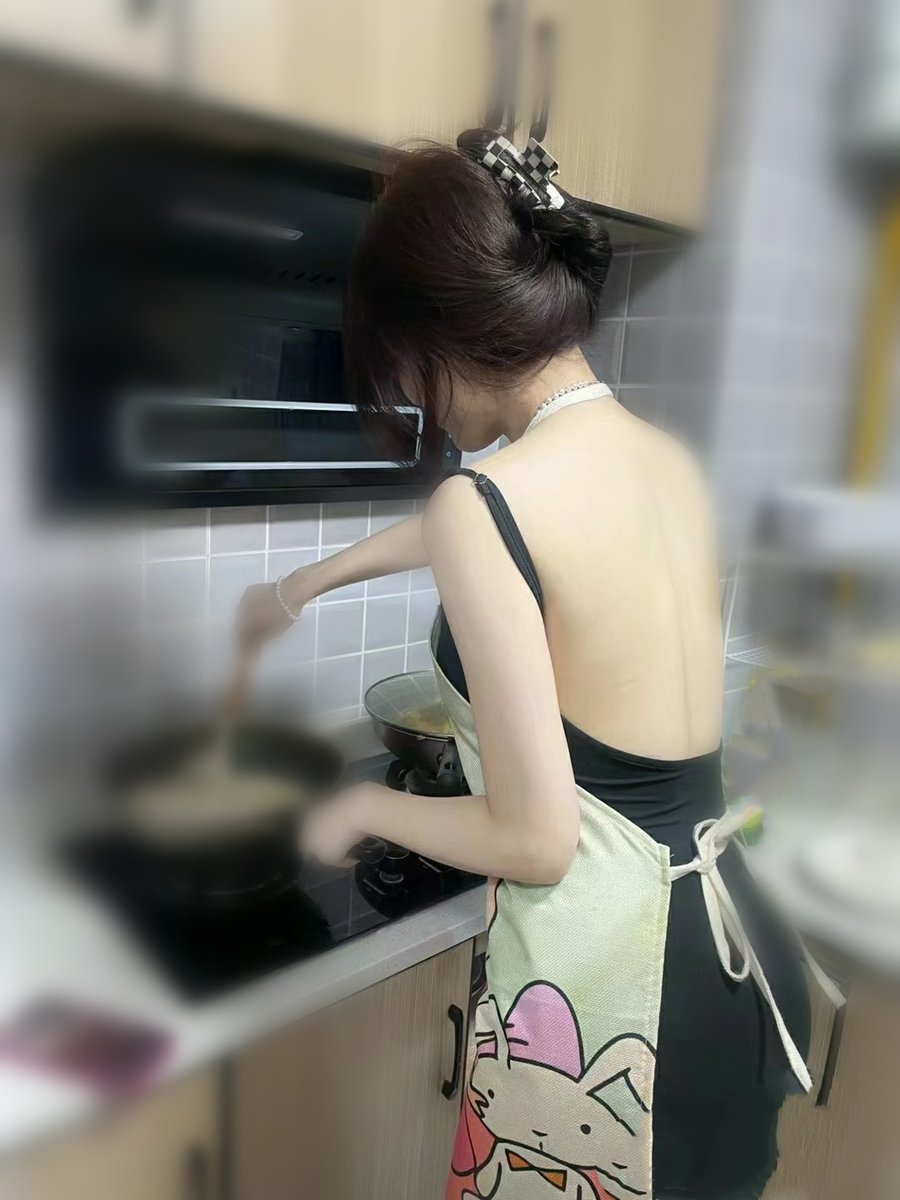 今日上門化身火辣小廚娘，在廚房裡忙碌，只為準備一桌充滿愛意的美味佳肴 感恩對我照顧有加的推粉
希望你可以感受到我的這份用心只為你
廚房裡的香氣彷彿也染上了一絲溫柔與誘惑😜
你會為我的美食著迷還是為我的身體着迷呢
或為這份心動的溫度沉醉？ https://t.co/RB28MYIrxj