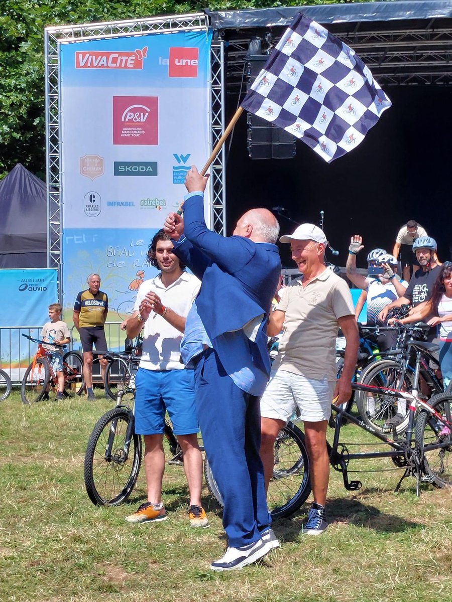 Adrien Joveneau (@adrienjoveneau) on Twitter photo Et si on parlait #velosophie? Le bonheur, c’est aussi sur #lebeauveloderavel avec <a href="/EESchmitt/">ÉricEmmanuel Schmitt</a> & Co, à suivre dès 13h49 sur #laune <a href="/rtbf/">RTBF</a> et quand vous voulez sur #auvio <a href="/vivacite/">VivaCité 📻</a> Et si on parlait #velosophie? Le bonheur, c’est aussi sur #lebeauveloderavel avec <a href="/EESchmitt/">ÉricEmmanuel Schmitt</a> & Co, à suivre dès 13h49 sur #laune <a href="/rtbf/">RTBF</a> et quand vous voulez sur #auvio <a href="/vivacite/">VivaCité 📻</a>