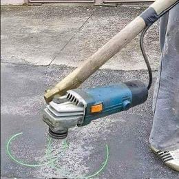 Ever the innovator. Big Dave has this POC  strimmer he’s keen to bring to market.  Looking for a crowdfunder. <a href="/brianwhelton/">𝔅͛𝔯͛𝔦͛𝔞͛𝔫͛ ͛𝔚͛𝔥͛𝔢͛𝔩͛𝔱͛𝔬͛𝔫͛</a>