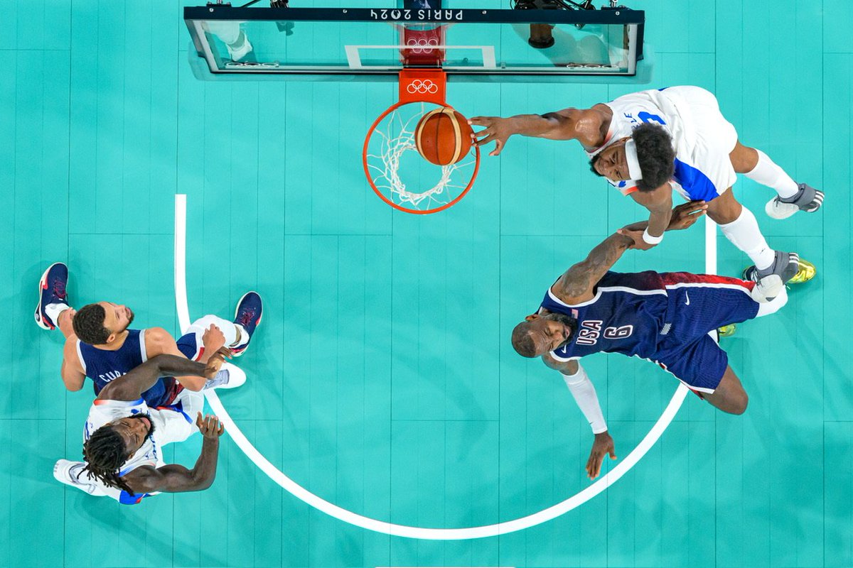 PascalGibBN's tweet image. 📸 🎮 Bernard Papon doin&apos; work. Yabu throwing it down. #Posterized.