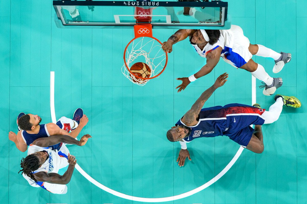 PascalGibBN's tweet image. 📸 🎮 Bernard Papon doin&apos; work. Yabu throwing it down. #Posterized.