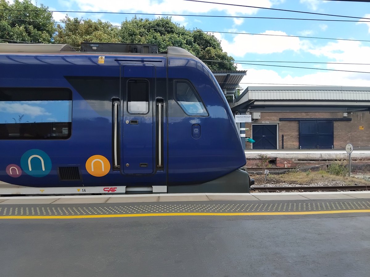 JamesTGlossop's tweet image. Northern 331008 seen at Wakefield Westgate on the 6th August 2024 working the 14:55 to Leeds. (06/08/2024) #WakefieldWestgate #Wakefield #Class331 #Northern #WestYorkshire