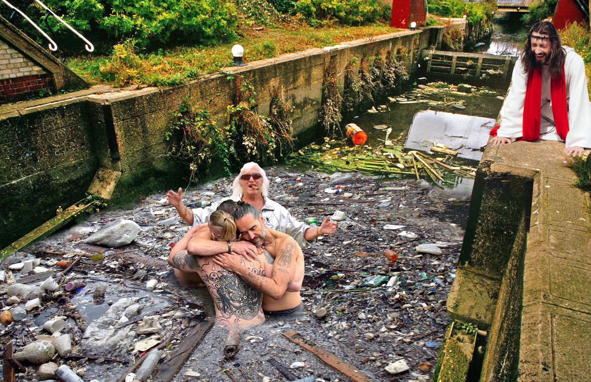 <a href="/rustyrockets/">Russell Brand</a>