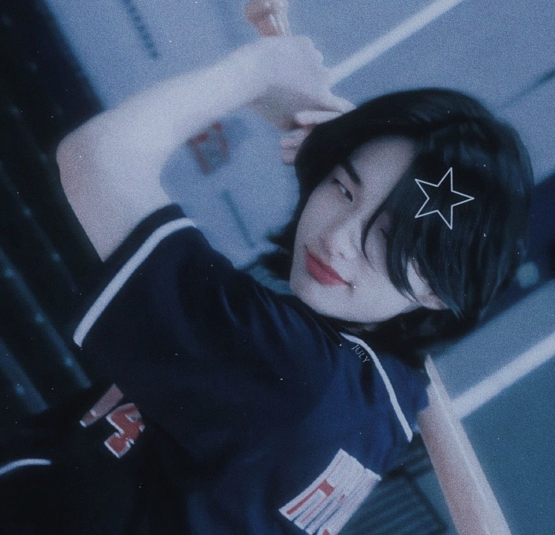 day 6!
——☆ looking for moots！
❥ :: preferably stays 
————★.·——
✰ :: chinese, infp, minor!!
            she/her
✰ :: new to #stantwt + #kpoptwt
 
♡︎ / ↻ to be moots！