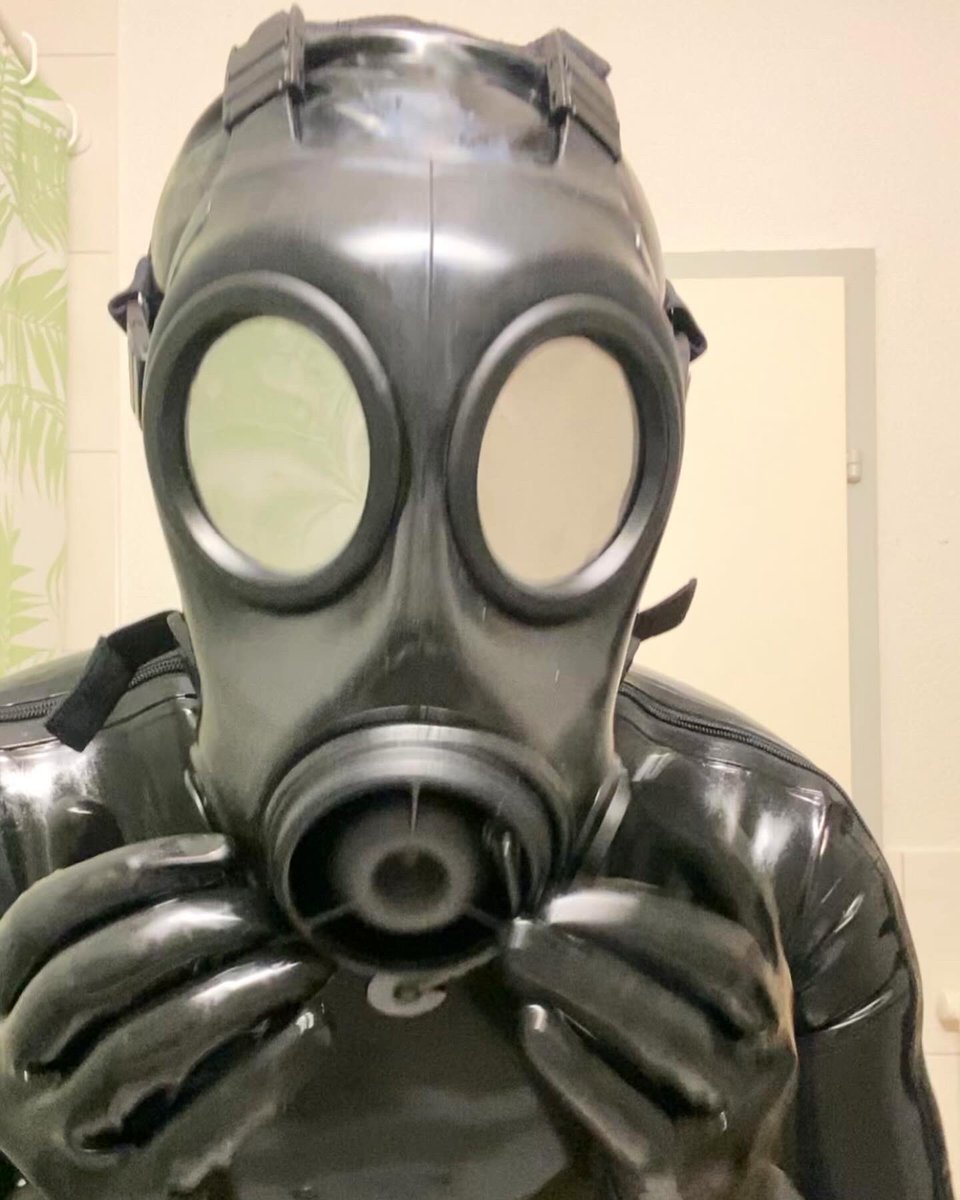 fullrubforever's tweet photo. #gayrubber #rubbergay #rubberenclosure #rubbergimp #gasmask #fullrubber https://t.co/UtVnJe5WB7