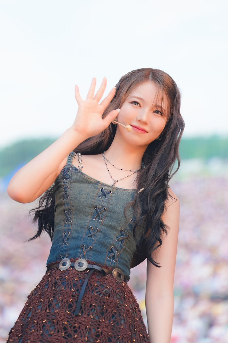 NiziU__official's tweet photo. [#NiziU_CAM］
✧ 240811 ✧
ROCK IN JAPAN FESTIVAL 2024
@ 千葉市蘇我スポーツ公園

#AYAKA #MAYUKA #RIKU
#NiziU #ニジュー #니쥬 #WithU
#RIJF2024 @rockinon_fes https://t.co/HfJYou0fEZ