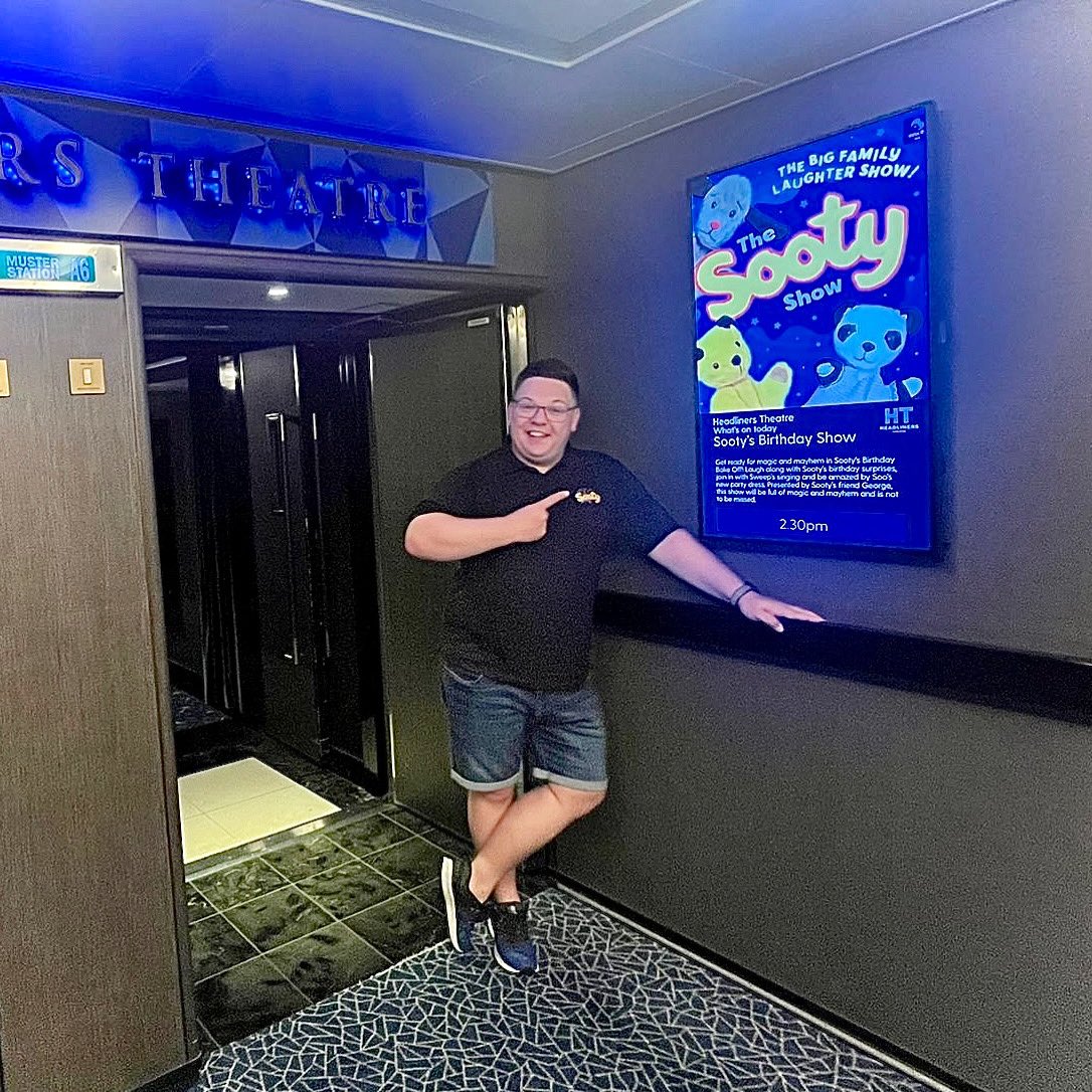 georgeakid's tweet photo. Itโs an absolute joy being back onboard @pandocruises Britannia with @Sootyandco and performing at The Headliners Theatre!
Izzy Wizzy, Letโs Get Busy! ๐ช
#sooty #sootyandsweep #thesootyshow #izzywizzy #magic #performer #entertainment #entertainer #presenter #cruises #britannia https://t.co/1U48LAXxB7