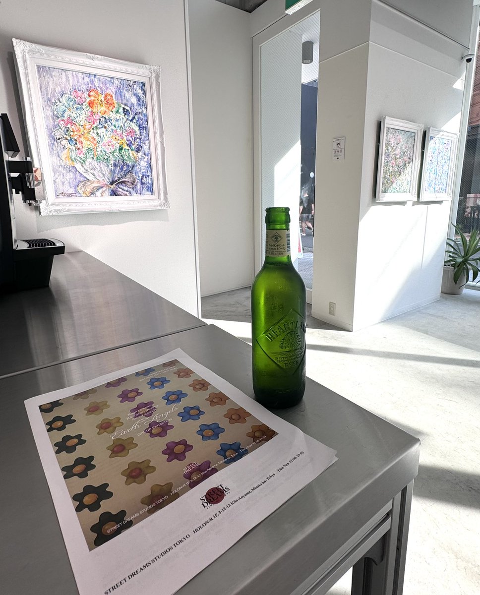 kimushin7's tweet image. 本日もグループ展「Earth Angels 」へ。
あいにゃんから作品について直接説明を聞けて乾杯もできて最高でした🍻ライブ翌日にも関わらず在廊してくれたあいにゃんに感謝✨
#SDSTYO #streetdreamsmag
#SDMfeatures #ART #抽象画
#AinaYamauchi #あいにゃん