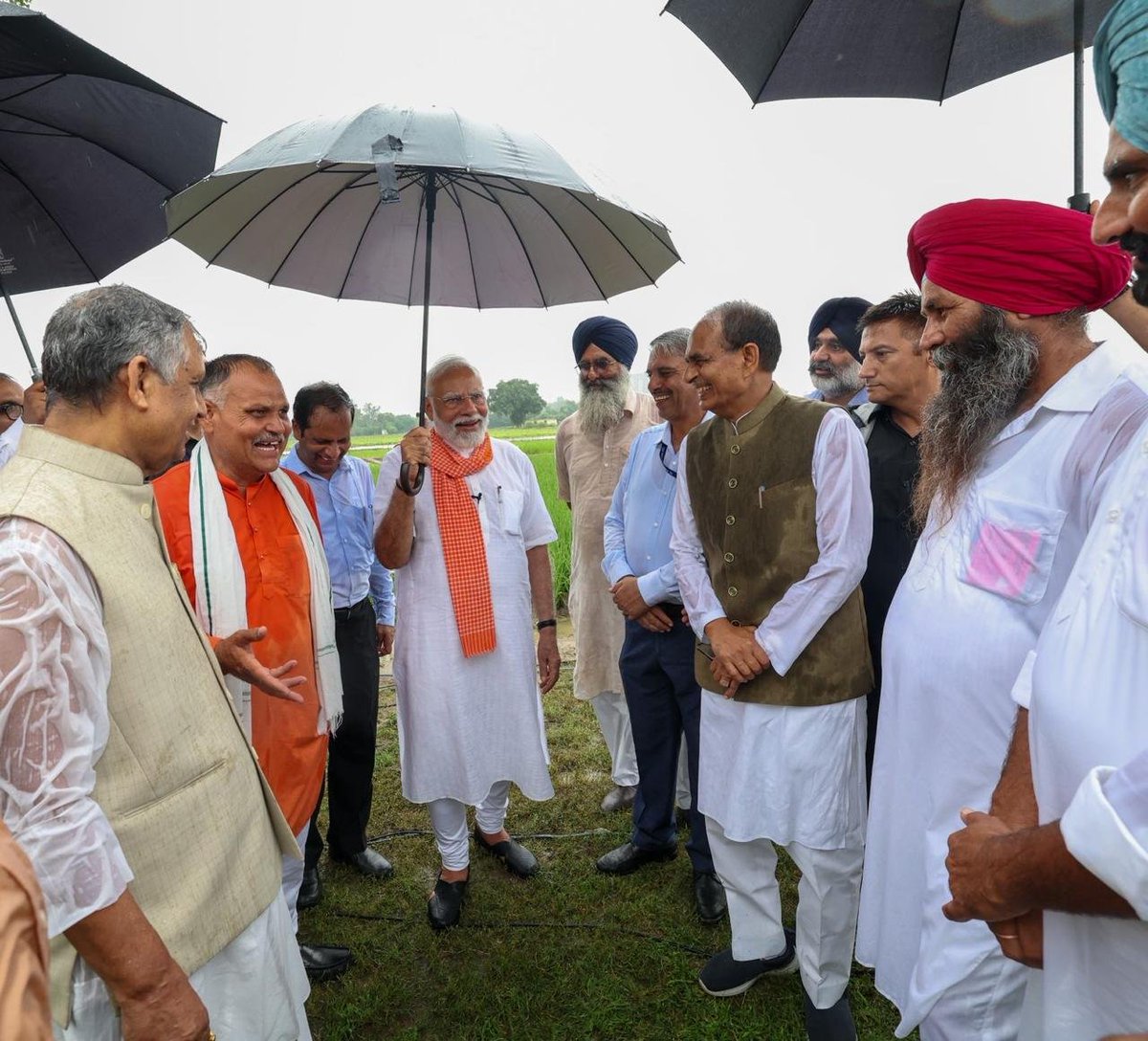 kpmaurya1's tweet photo. भारत के यशस्वी प्रधानमंत्री आदरणीय श्री @narendramodi जी ने आज नई दिल्ली स्थित भारतीय कृषि अनुसंधान संस्थान में उच्च उपज देने वाली, जलवायु अनुकूल और जैव-सशक्त फसलों की 109 किस्मों को जारी किया और किसानों व वैज्ञानिकों से बातचीत भी की। https://t.co/bxAGnuo4e7