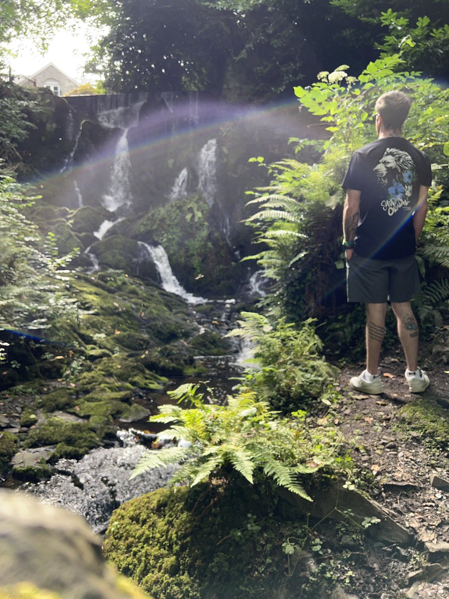 russ_stirling_'s tweet image. @Syndicate 
Who can’t love a waterfall 🙏
We reppin the summer Reign in this weather while we can 💪☀️
@SyndicateOG