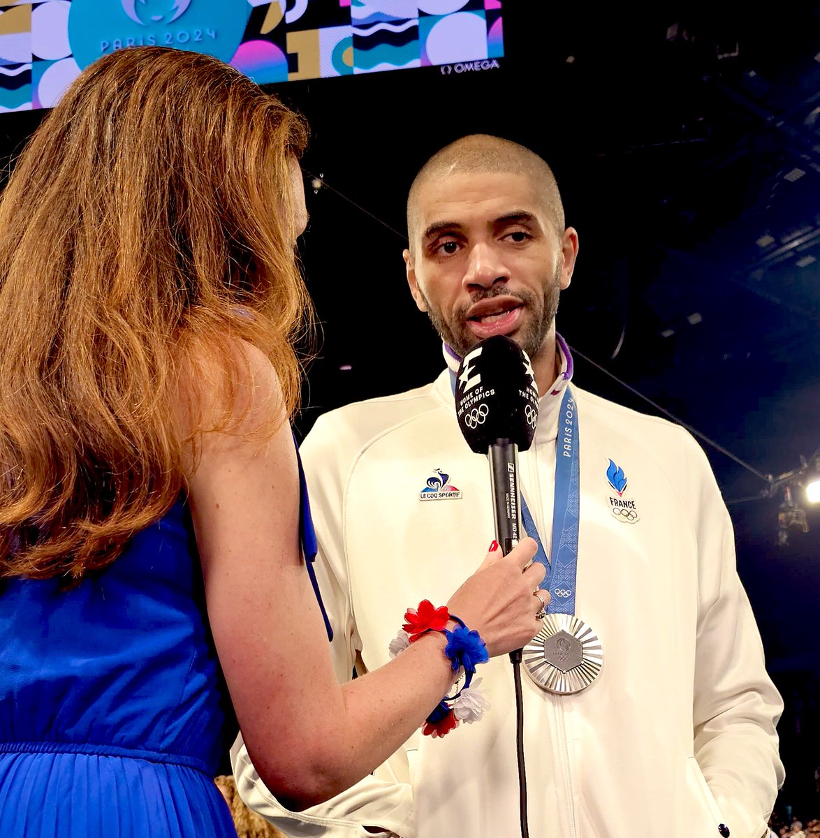 G_Millon1982's tweet photo. Cher @nicolas88batum, merci pour tout ! Bien sûr qu’une victoire hier aurait été le graal. Mais ils ne sont pas si nombreux les doubles médaillés d’argent olympique dans notre sport. Alors savoure &amp; profite désormais de tes breaks estivaux 💙🤍❤️🏀 https://t.co/mztvnbR4K7