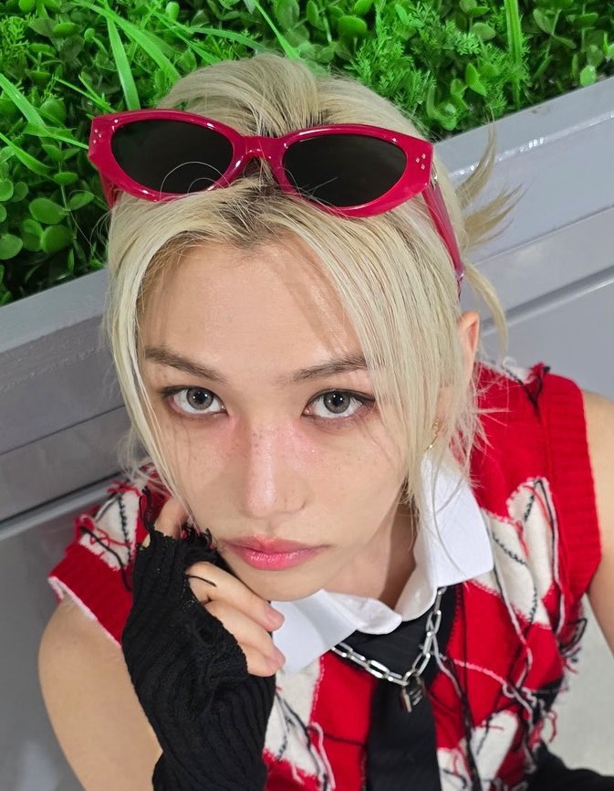 hwngbokfiles's tweet photo. This man is the prettiest woman I have ever seen. https://t.co/IzI19iteY7