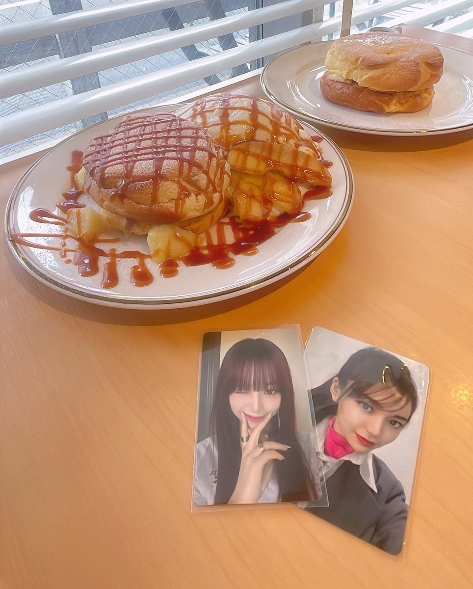 Ar1ncake's tweet photo. この前けーちゃんとカフェ行ったんだ♩✧︎
くれあちゃんはお友達のトレカです
パンケーキも美味しかったの꒰՞⸝⸝⊃ ·̫ <՞꒱♡
ここのお店行きつけ仙台だよ👍🏻🍒 https://t.co/sWxG4KuDu1
