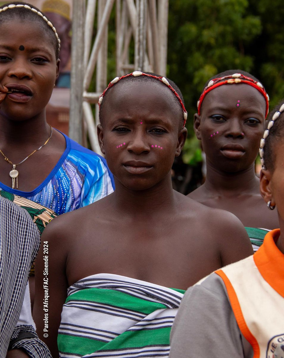Kiawobenintv's tweet photo. Bienvenue dans la cité de Bona Koné!

En marge du festival des arts et des cultures de #sinende, organisé par l’association"Paroles d’afrique "du griot Seidou Barassounon, découvrons la terre d'installation des premières chefferies wassangari

👉  https://t.co/amoau4vHtc https://t.co/xnFF5HiJfA