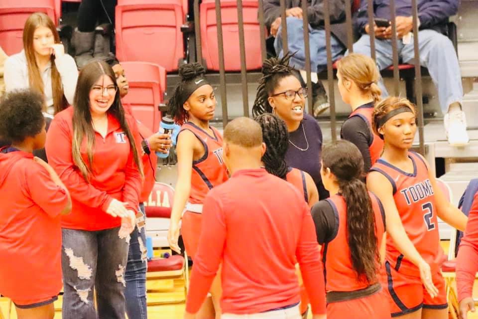 GirlsToombs's tweet image. Happy birthday, Coach Delanie!❤️💙