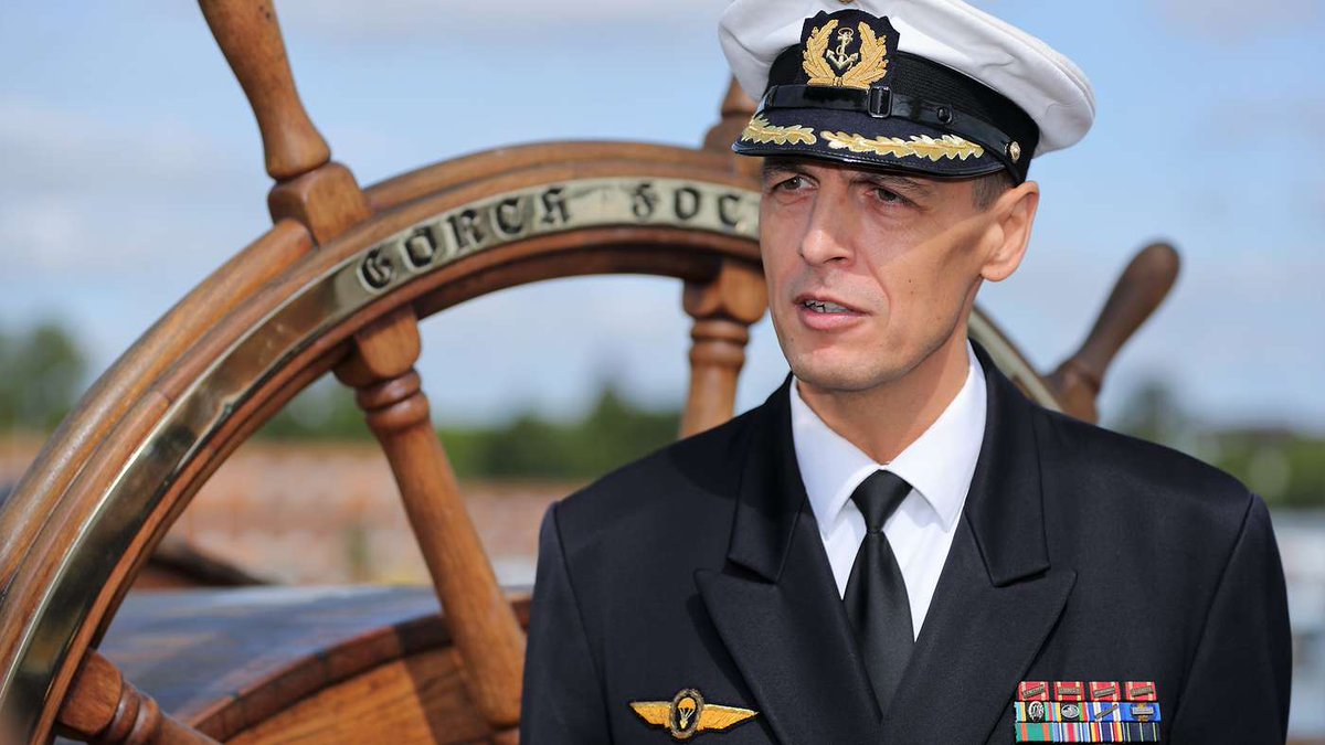 bundeswehrInfo's tweet photo. Am 25. Juli hat #Fregattenkapitän Elmar Bornkessel das #Kommando über das #Segelschulschiff „#GorchFock “ übernommen. Zuvor war er Kommandant der #Fregatten „Sachsen-Anhalt“ und „Nordrhein-Westfalen“ gewesen.
➡️https://t.co/RWrrfrfUww https://t.co/BOoZ6xdcPO