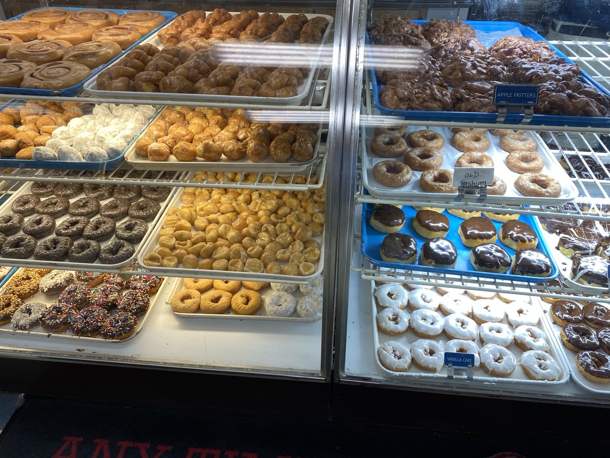 charliekmox's tweet photo. It’s already a good Sunday in Florissant at ⁦@OldTownDonuts⁩ with mon ami chief cook and bottle washer Keith Took https://t.co/XdTR59NRhZ