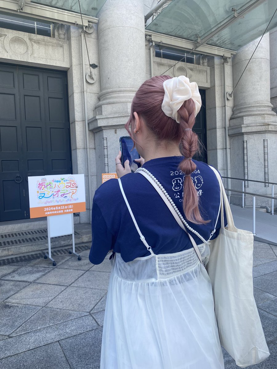 mochi_0mo's tweet photo. @Dy0SBYslRwNNxOY 公演とても楽しかったですね！
わざわざお写真ありがとうございます☺️
派手なピンク髪の女がいれば私です！ https://t.co/hqEptfV44b