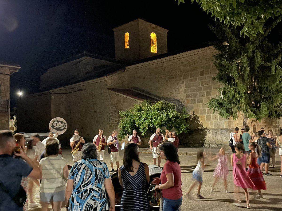 Quintanarraya's tweet photo. Ya se empieza a llenar Quintanarraya de visitantes, se alegran sus calles y se alargan las noches con encuentros y largas conversaciones para compartir lo vivido y ponerse al día

A la vez que se desarrollan las actividades de la @CCLaEspiga 

https://t.co/waeQPpm6bK https://t.co/zzt26fiCXd
