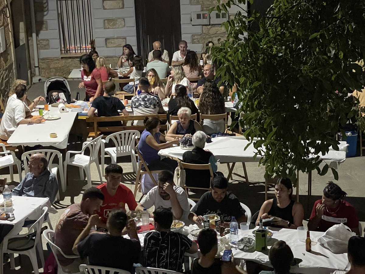 Quintanarraya's tweet photo. Ya se empieza a llenar Quintanarraya de visitantes, se alegran sus calles y se alargan las noches con encuentros y largas conversaciones para compartir lo vivido y ponerse al día

A la vez que se desarrollan las actividades de la @CCLaEspiga 

https://t.co/waeQPpm6bK https://t.co/zzt26fiCXd
