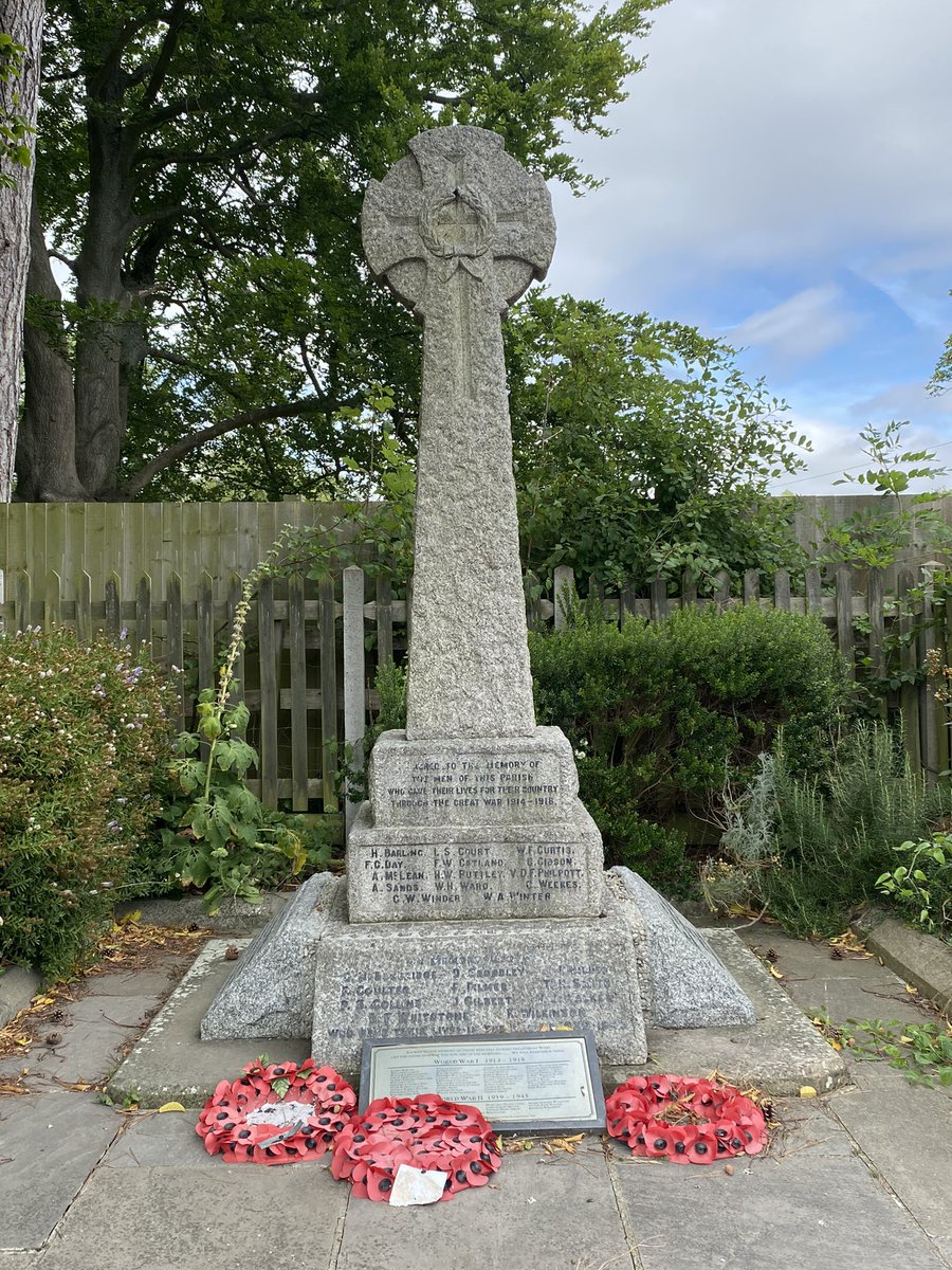 rwkww1's tweet photo. I’m in danger of turning this into a church visiting account. It’s becoming another hobby, but in the churches of Kent there’s always a purpose: war memorials, a roll of honour, and in some cases, a war grave. Yesterday I went to Hollingbourne, a little further on from Maidstone https://t.co/dVBRdwvpo9