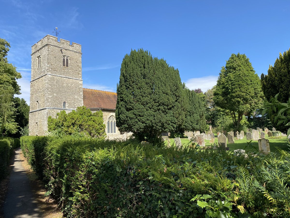 I’m in danger of turning this into a church visiting account. It’s becoming another hobby, but in the churches of Kent there’s always a purpose: war memorials, a roll of honour, and in some cases, a war grave. Yesterday I went to Hollingbourne, a little further on from Maidstone