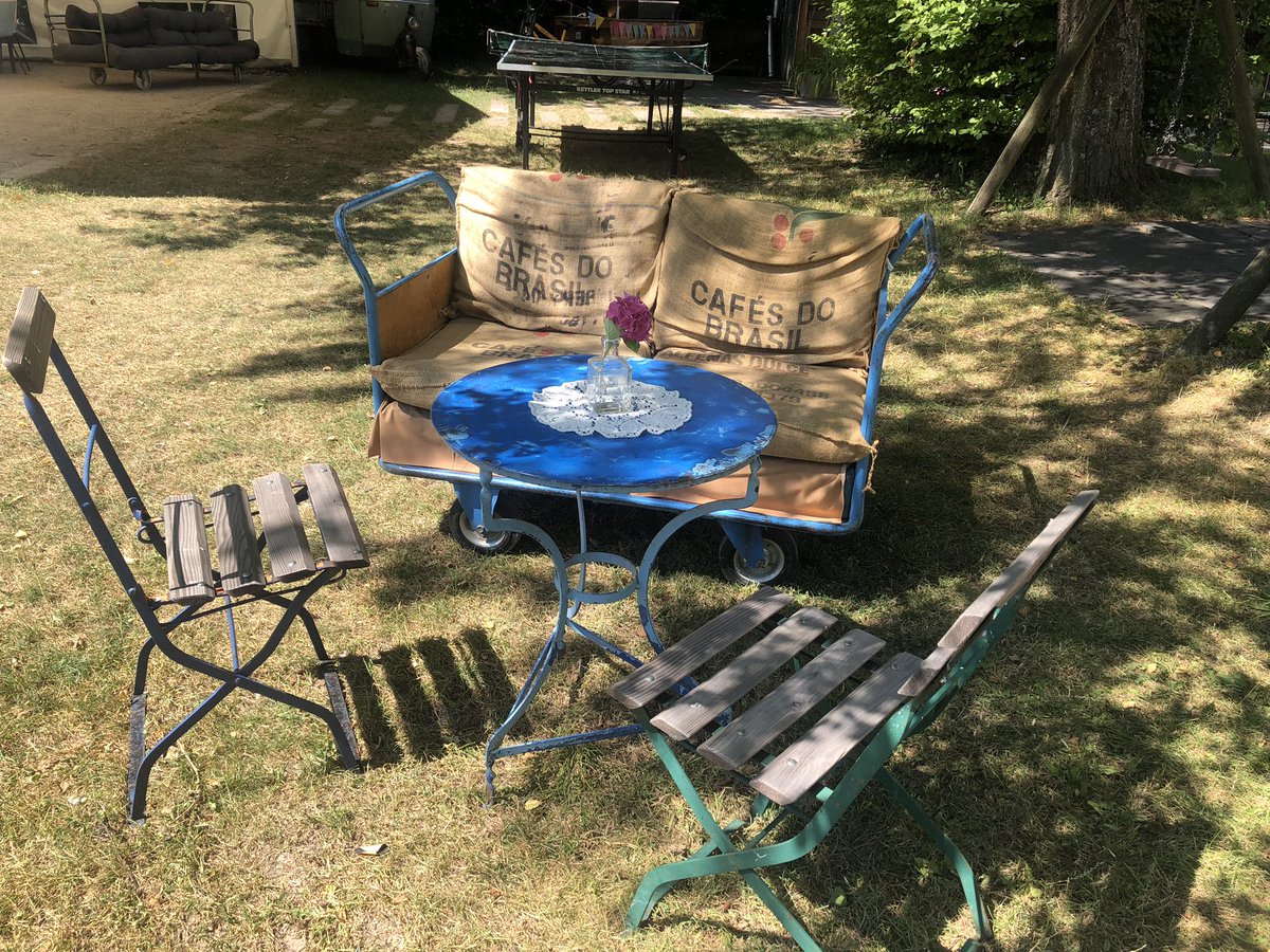 tonight1103's tweet photo. Endlich Feierabend 🎉 auf dem Heimweg chill time im schönen Garten vom Haus Sonnenfels in #Honau unterhalb vom #SchlossLichtenstein (du kennst den schönen Garten vom Gartenmarkt @JuliaKopp13 ) https://t.co/hHp2Tu6X4h
