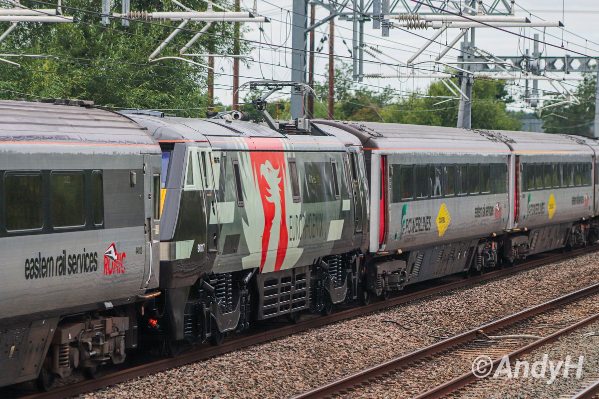 holtona72's tweet photo. More test train action on the #MML this morning, @ColasRailUK #HST power cars 43303 & 43301 with 4x mk3 coaches & #Europhoenix 91117 pan up in the middle. Seen passing Isham, south of Kettering, with the first leg of 1Q90 Leicester LIP to Leicester LIP. #Colas 11/8/24 https://t.co/oNxNAX8Qms