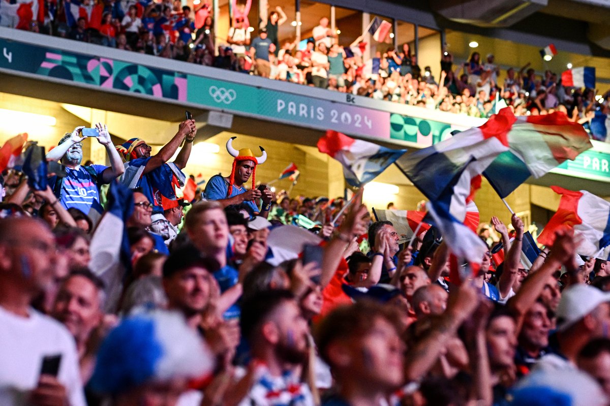 FRAHandball's tweet photo. Nouveau record ! 🚨
Vous étiez 26 664 à Lille pour la grande finale ! Un record pour un match de handball féminin ! 
Un grand MERCI à tous et toutes ! 🙏 https://t.co/sSfyRwSMBj