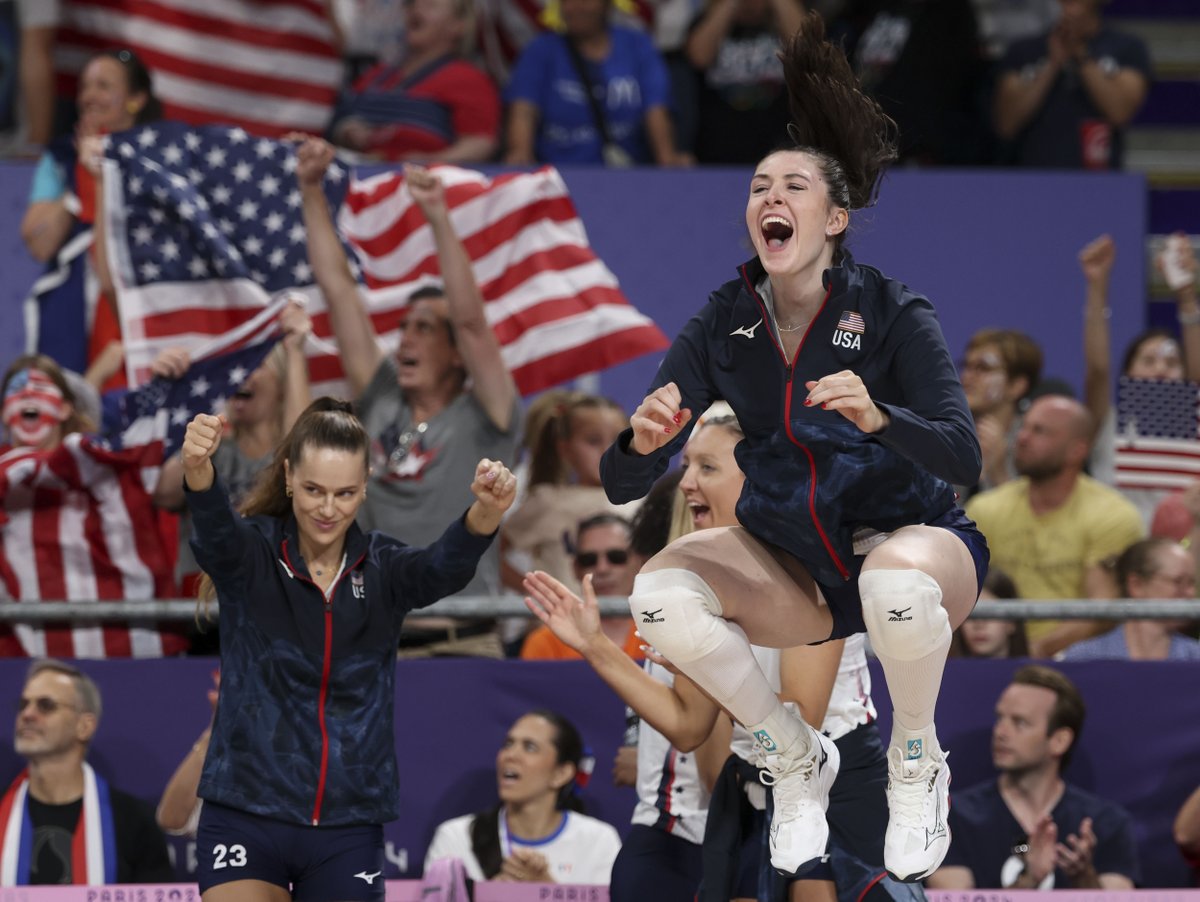 The U.S. women's volleyball team is going for gold. 

- Get to know Aurora native Lauren Carlini trib.al/8OkV6yO

- Get to know Riverside-Brookfield grad Dana Rettke trib.al/YDoxZ1t