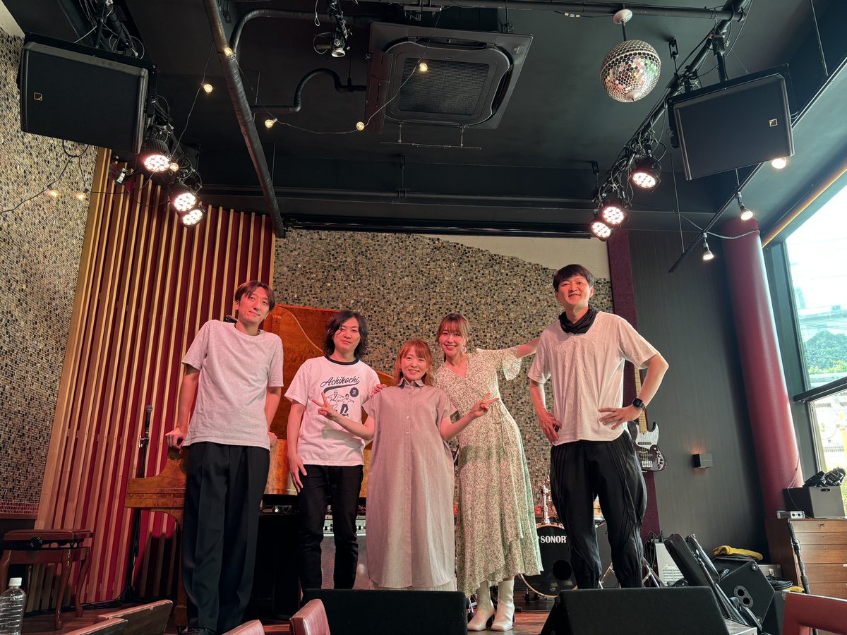 tateishijunko's tweet photo. 武村麻実さんとの 2マン
FUNNY CARNIVAL Vol.4
満員御礼&amp;ご視聴、本当にありがとうございました🥲✨

やっぱりわたしはあしゃみんの音楽が大好きだ😊今日だからこそのバンドアレンジの嬉しいお声もたくさん…！涙
素晴らしいバンドさんに混ぜて頂きながら一緒にライブができて本当に幸せでした🥲🙏✨ https://t.co/BusPsUyoHq
