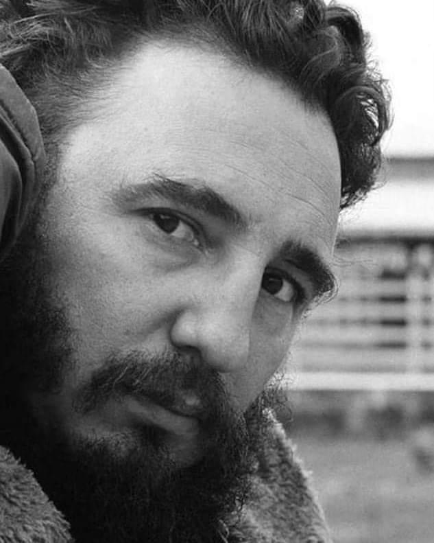 “Es claro que el enemigo mayor de toda revolución es la división, que el aliado mejor de los enemigos de los pueblos es el divisionismo”. FIDEL

#FidelPorSiempre