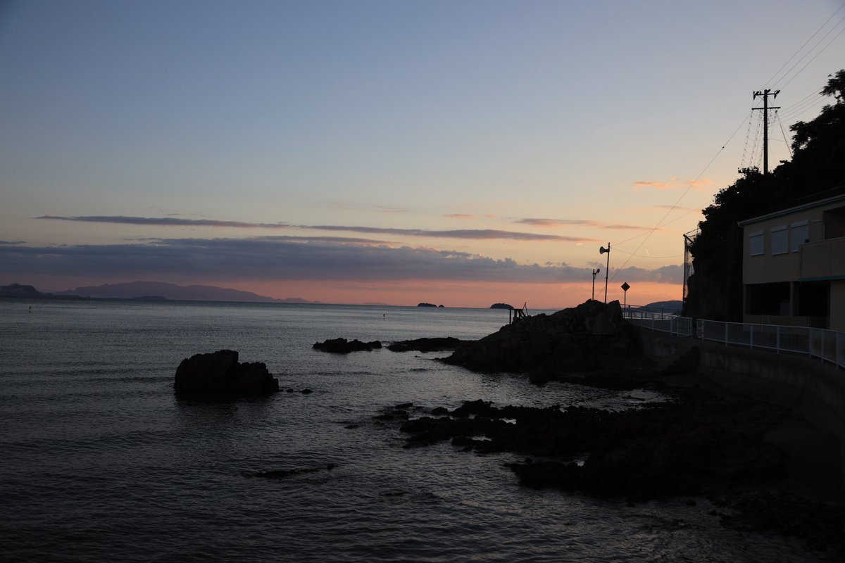 m1021527's tweet photo. 夕方の海
昼間はめちゃめちゃ暑いけど
夕方は風が少し涼しいです
#たつの市 https://t.co/75UQSwgope