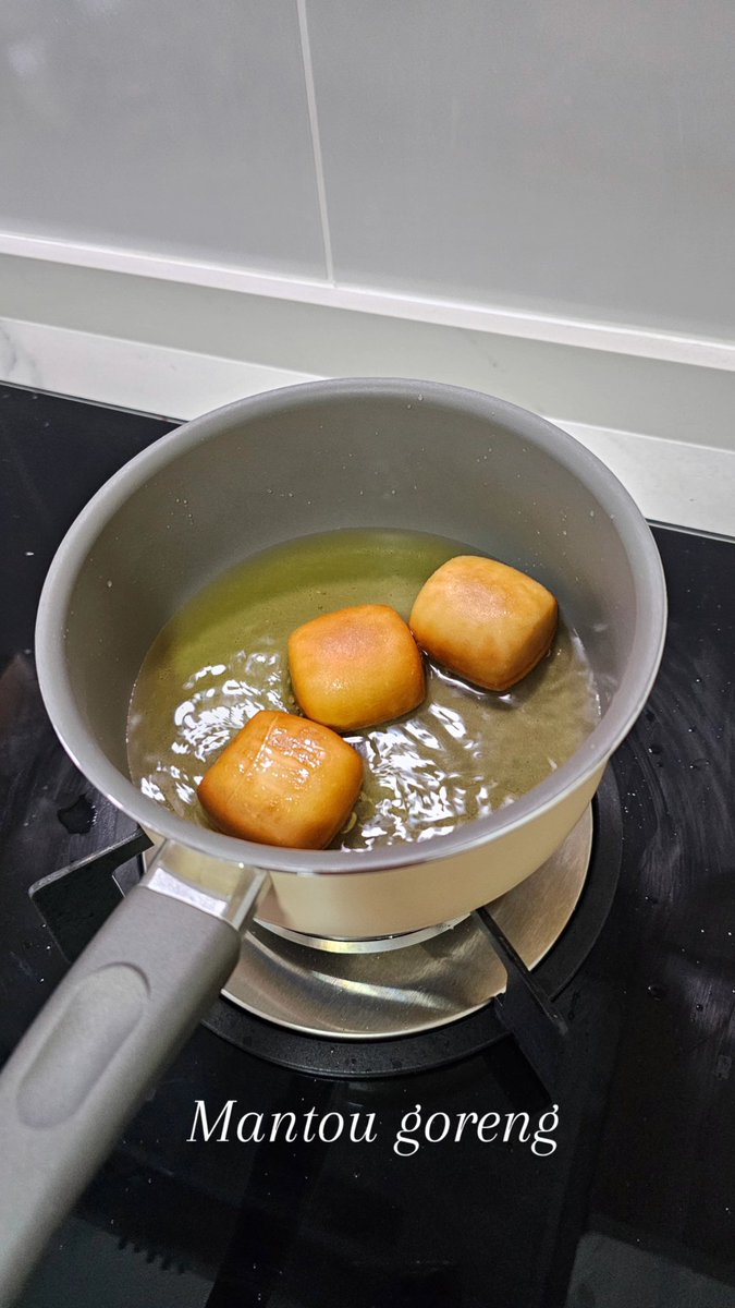 by_babykim's tweet image. Aku stress.. aku masak... 
So hereee

💎 Buttermilk cream clam with mantou

#babykiminthekitchen #mainmasak2