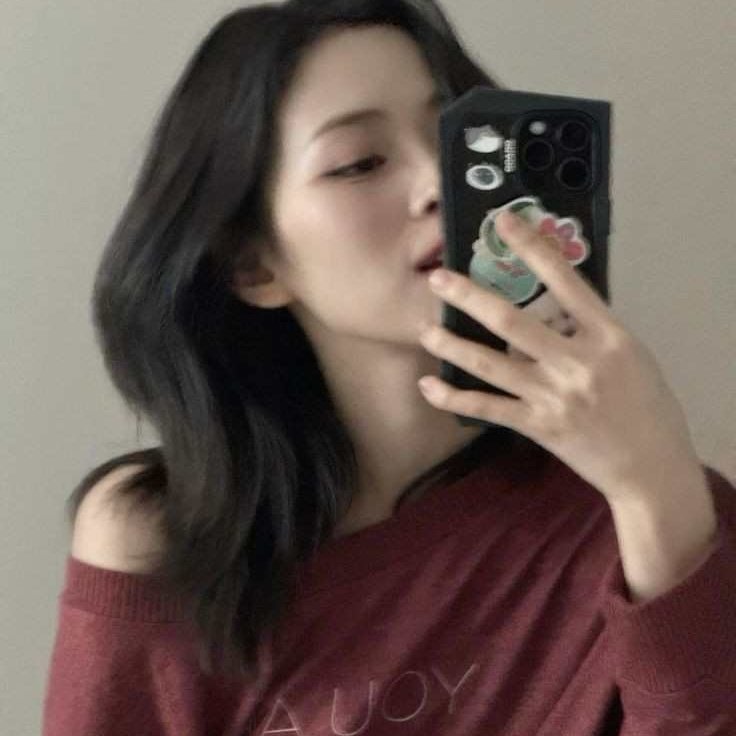 Hi I'm Rain and I fell inlove with our band's pianist. 

#EUFORIALIVE
#EUFORIAxHymnOfPain 
<a href="/euforia_fm/">EUFORIA FM</a>