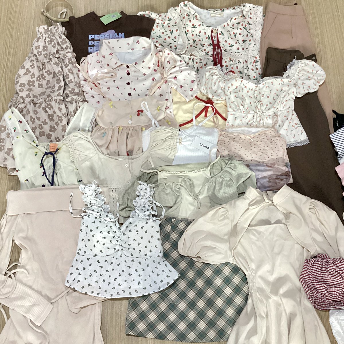 ⋆｡˚ 𐙚 𝐏𝐫𝐞𝐯𝐢𝐰𝐞 เสื้อผ้าน่ารักมาแย้ว🥣 100+ตัว🍒
(ลงพรุ่งนี้ 19.00 น.) มากกว่าในรูป 𝐂𝐚𝐟𝐞 𝐢𝐠 𝐜𝐮𝐭𝐞 𝐲𝟐𝐤🌸

📦4o เหมาส่ง ปัก+รีลด5.- 
ไม่รับ 𝐂𝐂 / ขอคนพร้อมโอนน้า 🎀

#เสื้อผ้ามือสอง #เสื้อผ้ามือสองสภาพดี #เสื้อผ้ามือ2 #โล๊ะตู้มือสอง #cintageshop #stylistshop