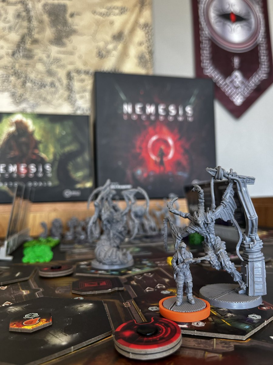 sauronboardgame's tweet photo. Mars’ta uzaylı istilasına uğramış bir laboratuvardan kurtulmak için hayatta kalma savaşı verme zamanı. Ekibinle kurtulmaya çalışırken kendi ekip arkadaşların seni sırtından vurabilir. Düşmanını uzakta arama 👽🔥🧑🚀👩🚀
#nemesis #nemesislockdown #boardgame https://t.co/YX8vXkuAjv