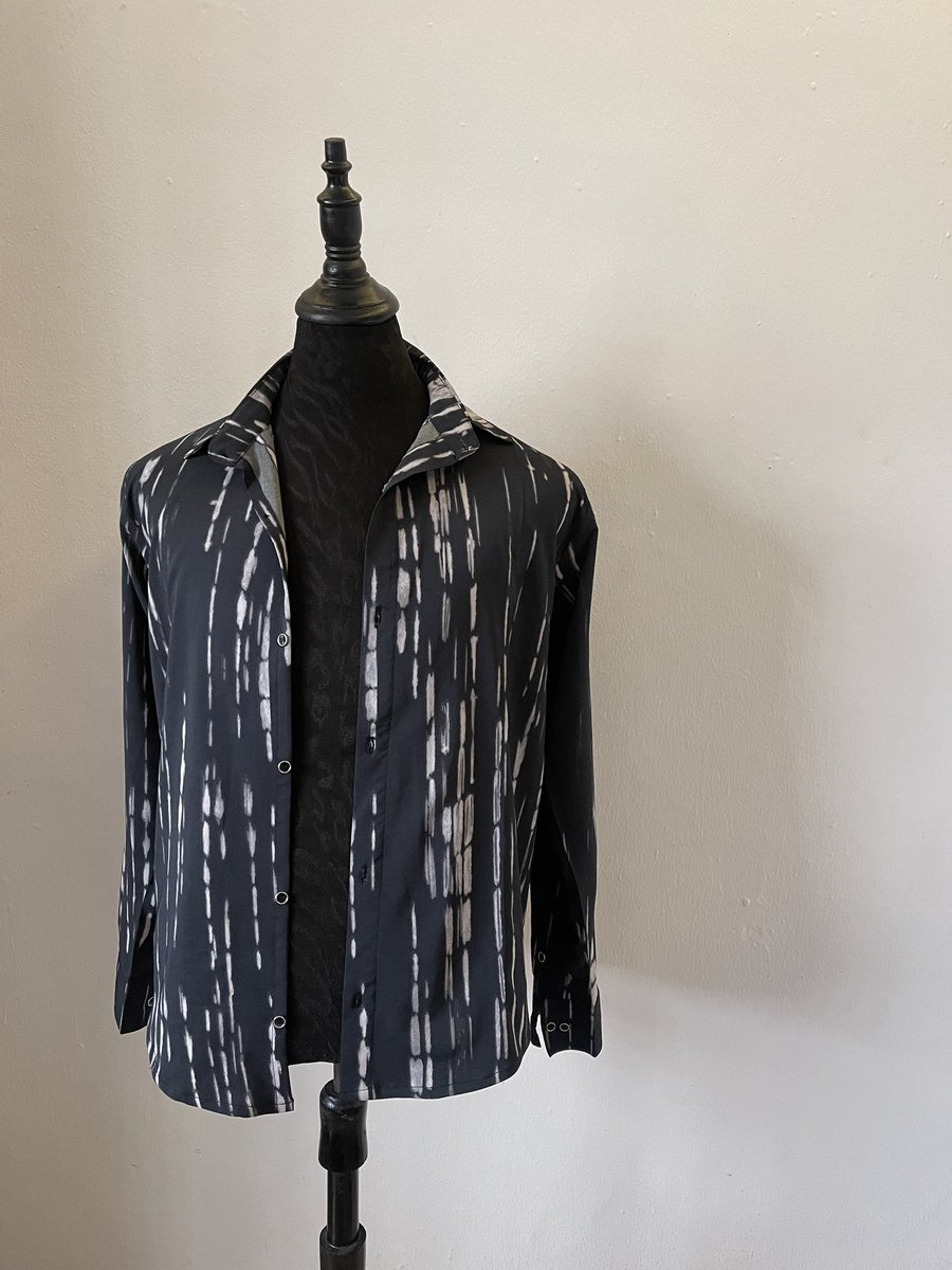 vlem_co's tweet photo. V shirt https://t.co/rtqjSD09bi