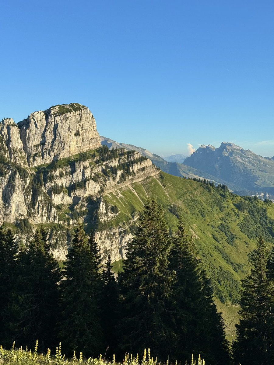 herintheroom's tweet photo. Partez en bivouac dans la montagne ⛺️ https://t.co/jkuA1GxP3F