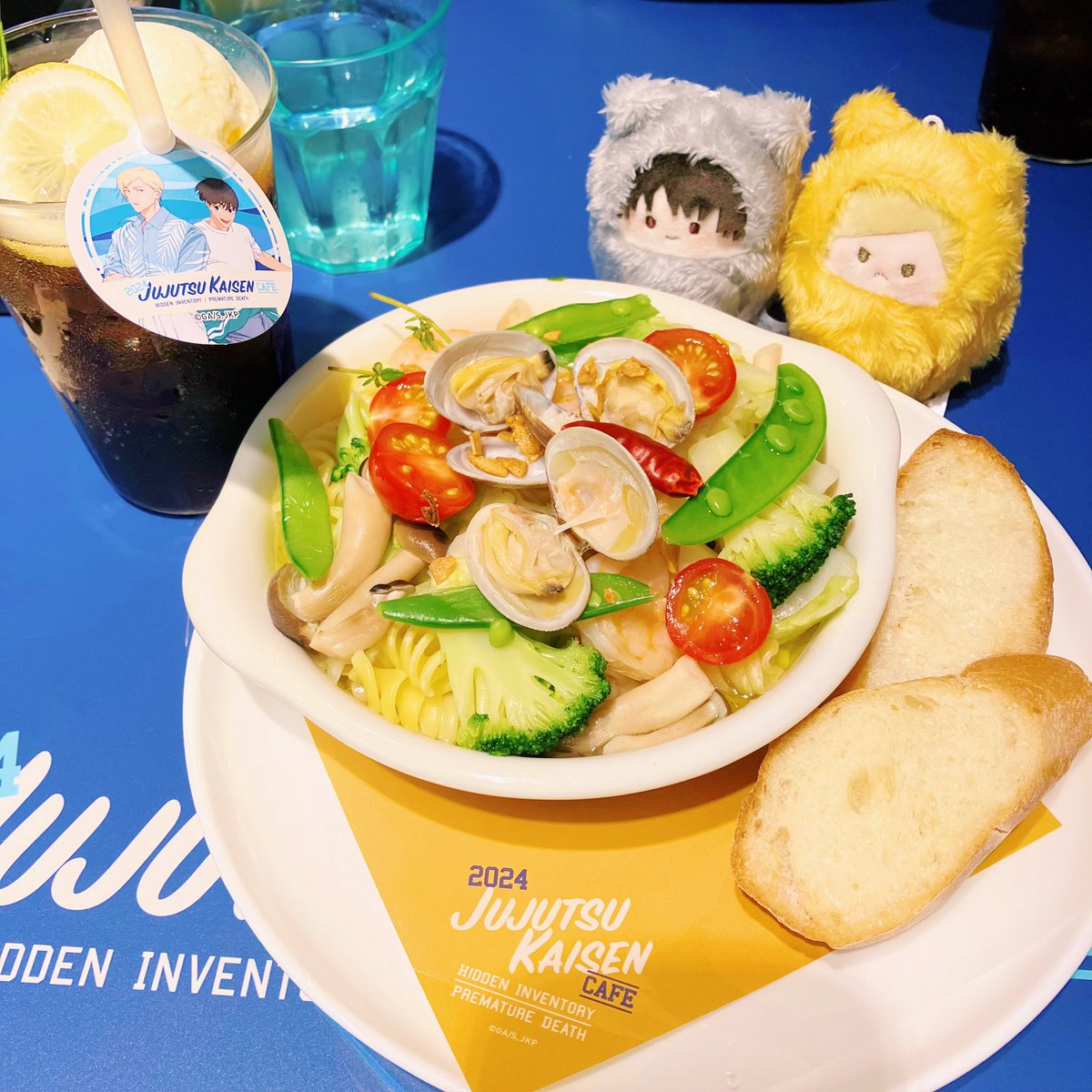 odashiegg's tweet image. 呪カフェ2回目！
ナナミンのメニュー美味しい…そして灰原くんのアクスタ入荷してから無事ゲット七海の隣に飾る！！
