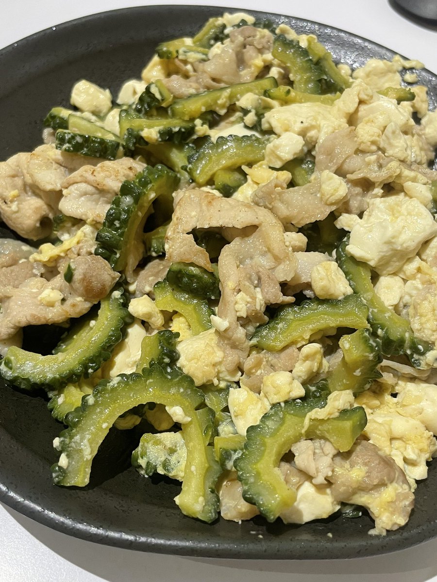 朝からゴーヤチャンプル作ってー！って騒いでたらちゃんと作ってくれたー！
うれしみ😁
#ゴーヤ