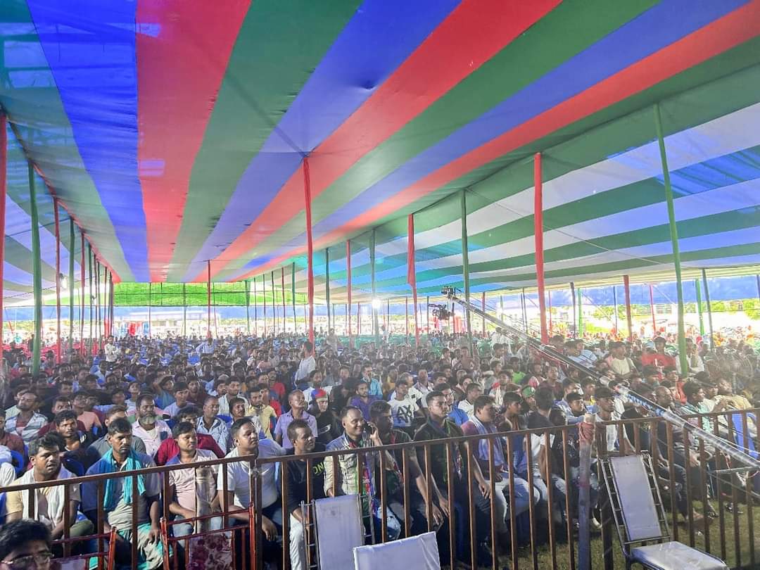 समाजसेवी अज़हर इस्लाम जी का आजसू परिवार में स्वागत है!

पाकुड़ के हरिणडांगा हाई स्कूल मैदान में आयोजित मिलन समारोह में मुख्य अतिथि के रूप में उपस्थित आजसू के केंद्रीय अध्यक्ष व झारखंड के पूर्व उपमुख्यमंत्री <a href="/SudeshMahtoAJSU/">Sudesh Mahto</a>  जी ने समाजसेवी अज़हर इस्लाम जी को आजसू पार्टी की
